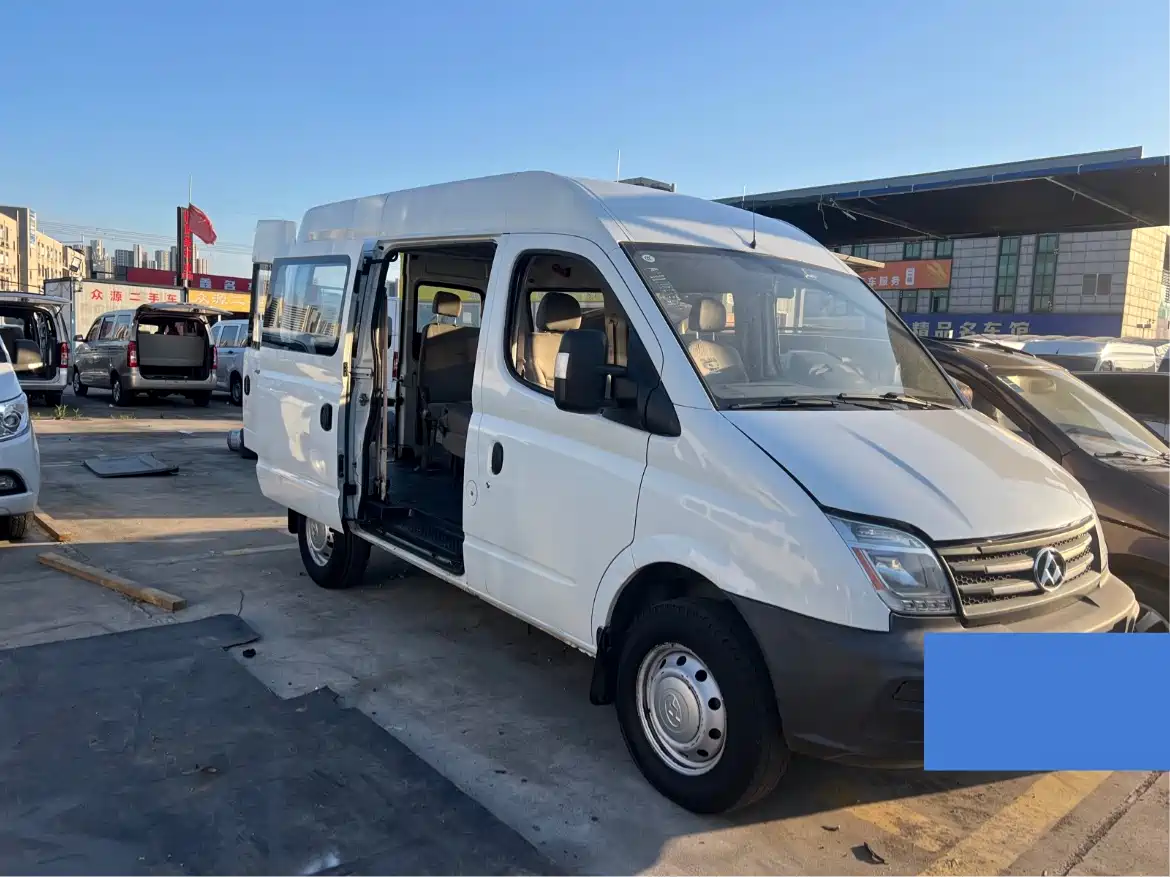 SAIC Maxus Xintu V80 2017 2.5T Manual Shangjie Edition China IV Short Wheelbase Medium Roof 9 Seats фото 3