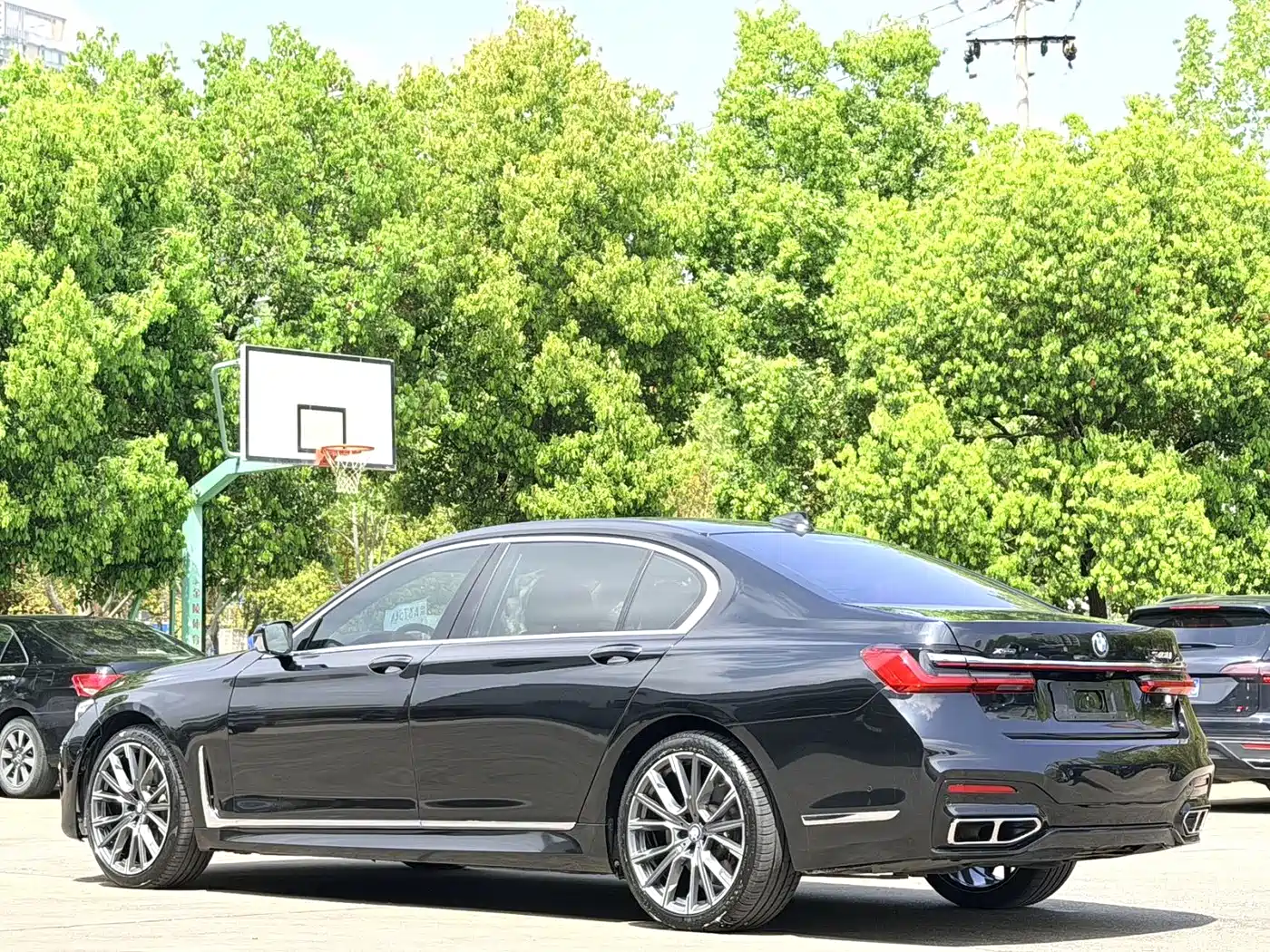 BMW 7 Series 2017 740Li xDrive Luxury Edition фото 8