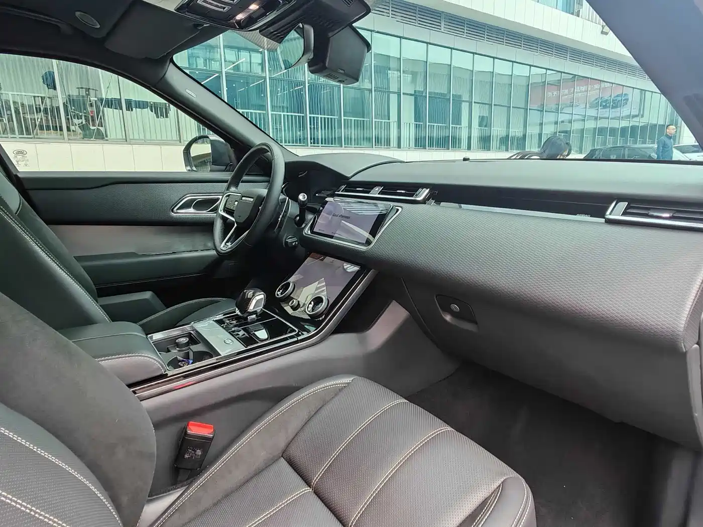 Land Rover Range Rover Velar 2021 P250 Gloss Black Collector's Edition фото 18