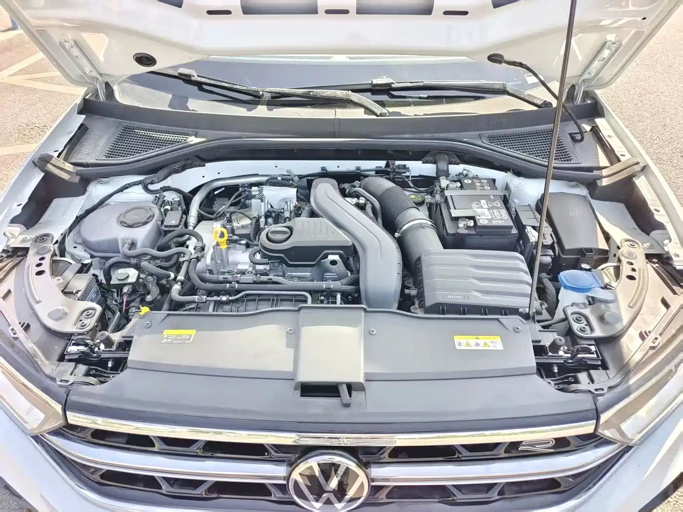 VOLKSWAGEN T-ROC EXPLORING SONGS
