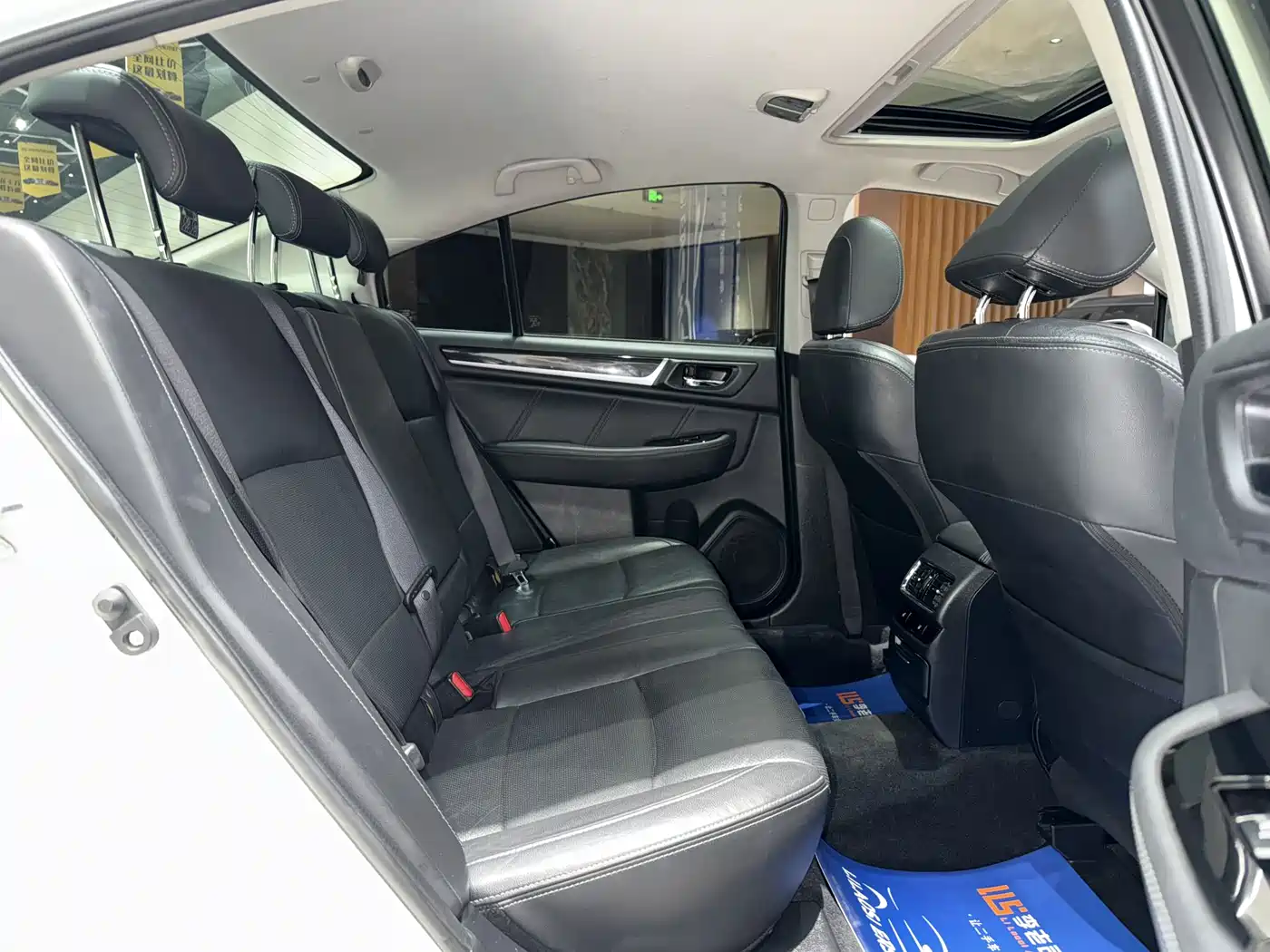Subaru Legacy 2017 2.5i AWD Glory Edition фото 15