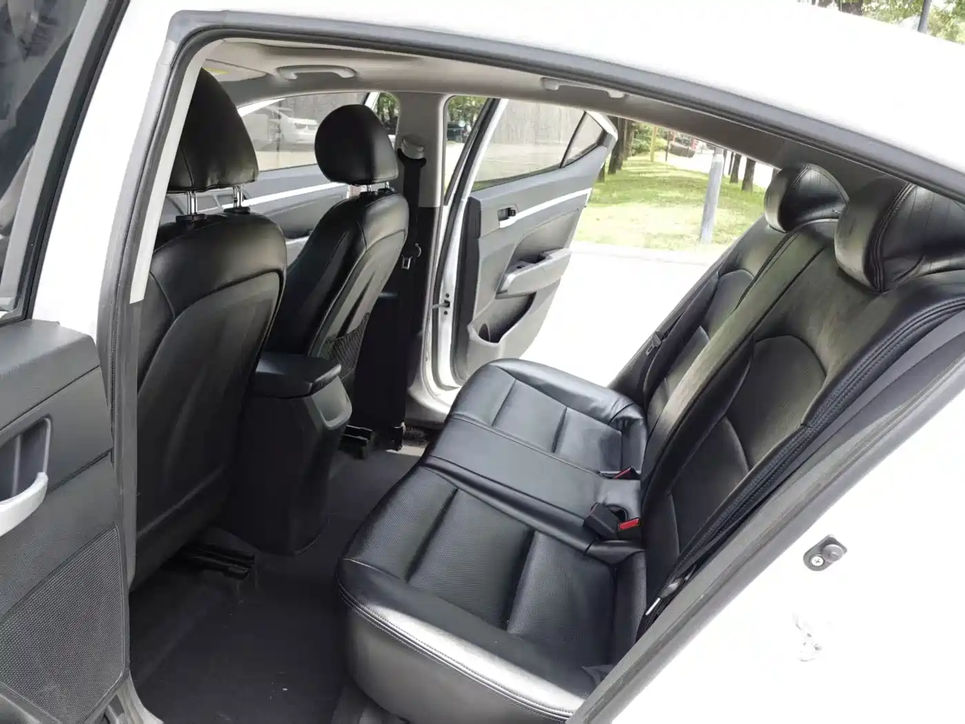 Hyundai Elantra 2016 Model 1.6L Automatic Smart Elite фото 11