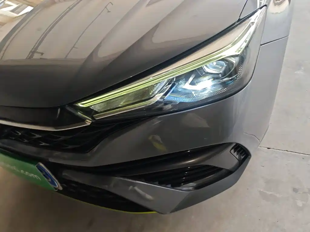 Фото 18 - Roewe i5