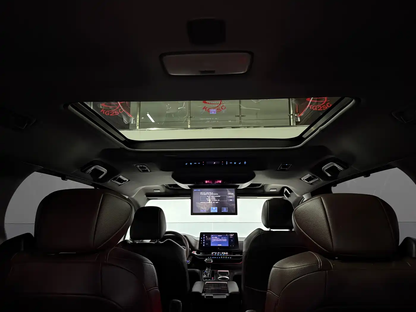 Toyota Sienna 2021 2.5L Hybrid Platinum Edition фото 18