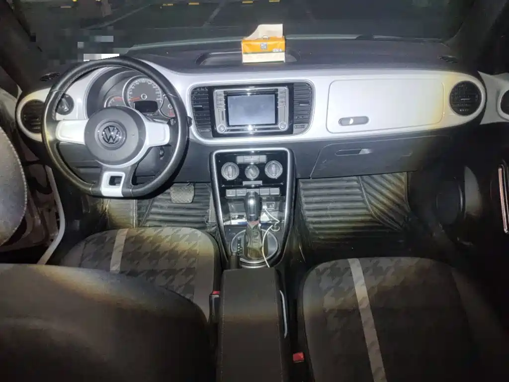 Volkswagen Beetle 2018 180TSI Easy Joy Edition фото 13