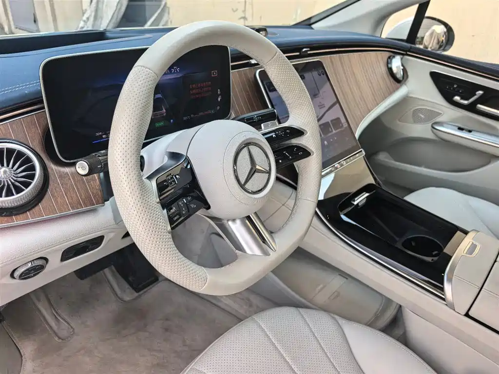 Mercedes-Benz EQE 2025 2025 Model 500 4MATIC Luxury Edition