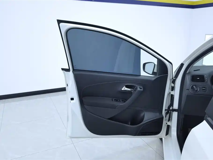 Volkswagen Polo 2016 1.4L Automatic Trend фото 7