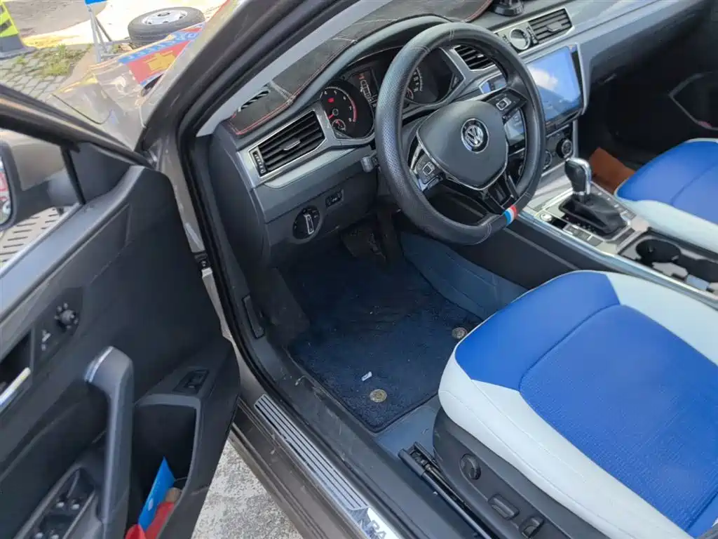 Volkswagen Passat 2017 330TSI DSG Prestige фото 16