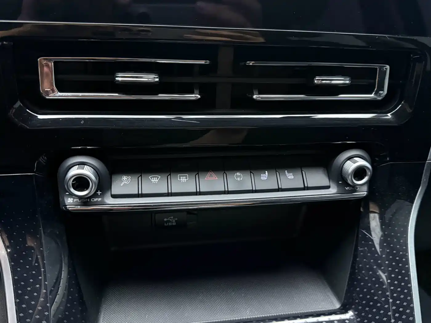 Haval M6 2021 PLUS 1.5T DCT Luxury Smart Connect фото 7