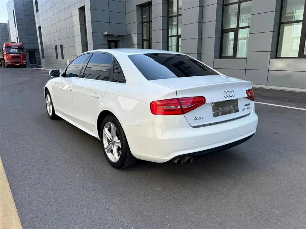 Audi A4L 2013 35 TFSI Automatic Comfort фото 5
