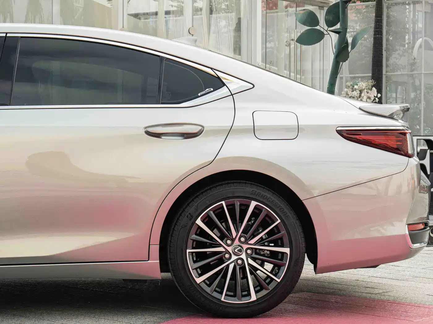 Lexus ES 2022 300h Ultimate Edition фото 6