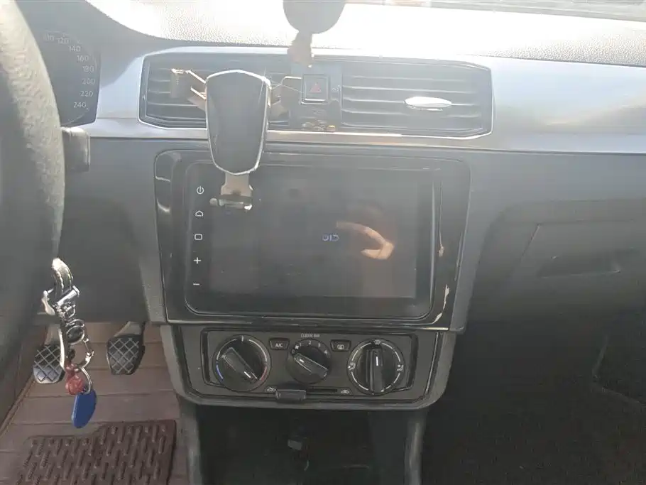 Volkswagen Santana 2016 1.6L Manual Trend Edition фото 13