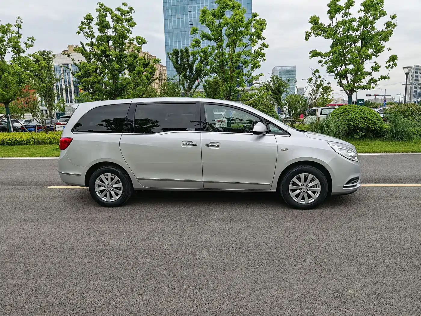 Buick GL8 2017 25S Premium Model China V фото 4