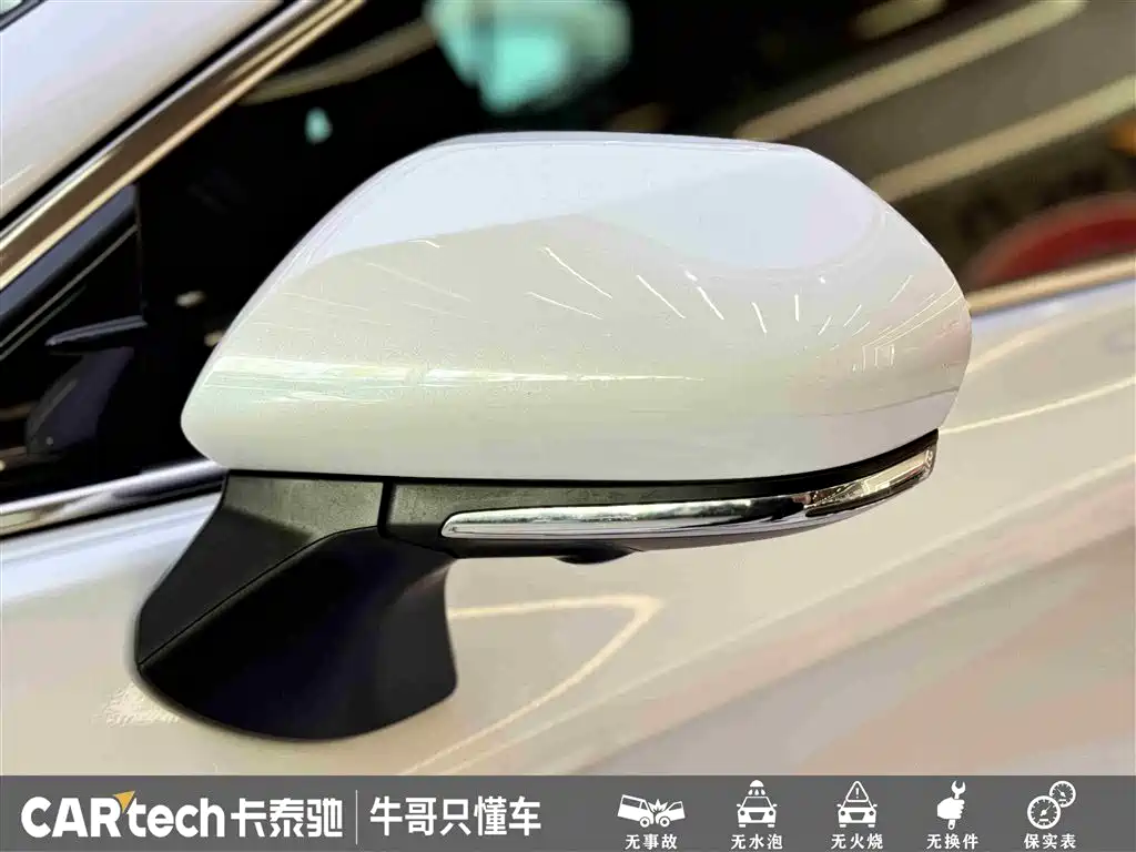Toyota Avalon 2022 2.0L XLE Premium фото 9