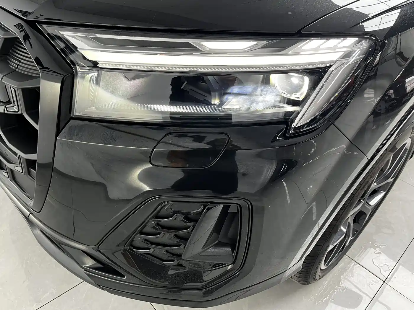 Audi Q7 2025 45 TFSI quattro S line Black Warrior фото 6