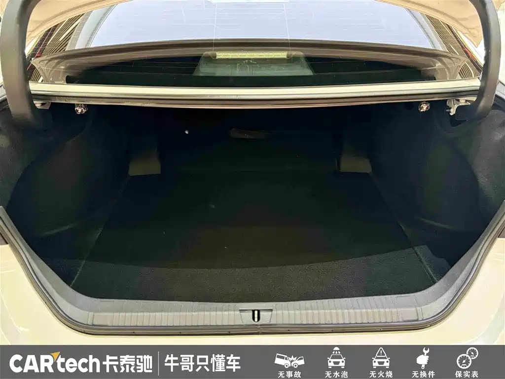 Toyota Avalon 2022 2.0L XLE Premium фото 13