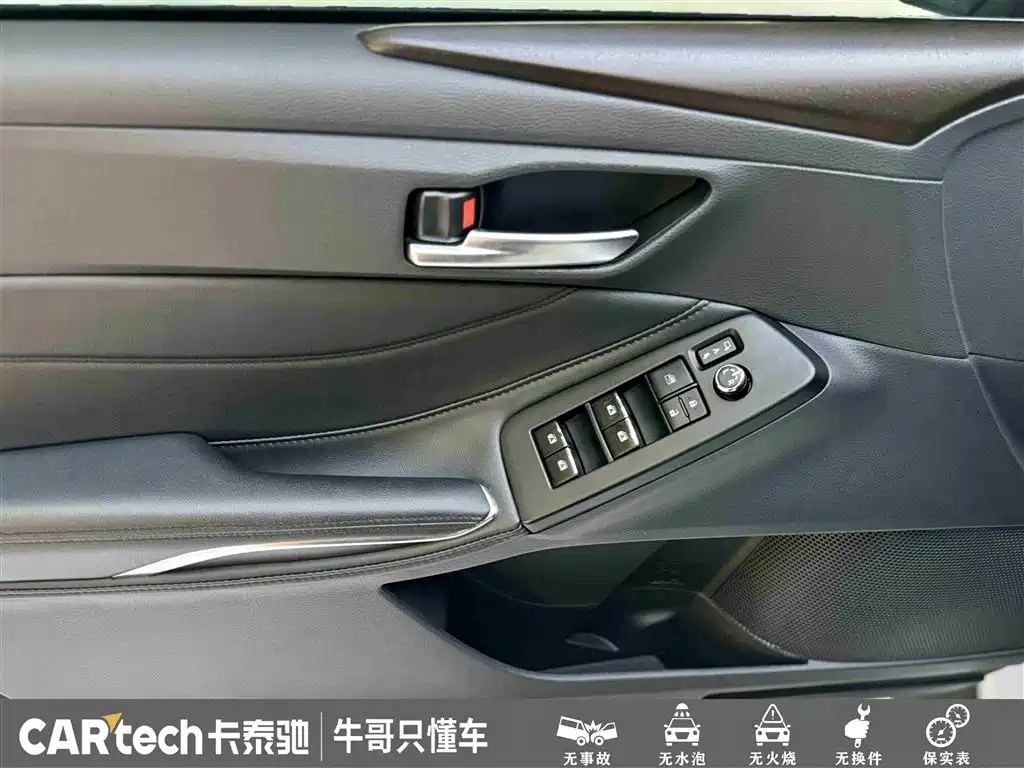 Toyota Avalon 2022 2.0L XLE Premium фото 15