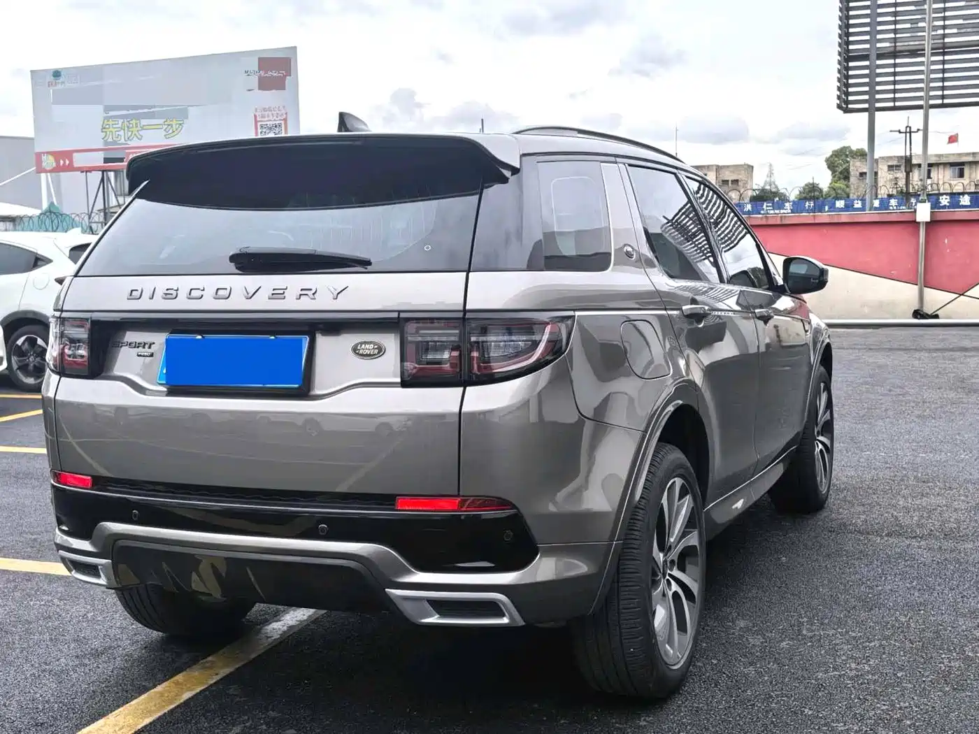 Land Rover Discovery Sport 2023 249PS R-Dynamic S Performance Version фото 11
