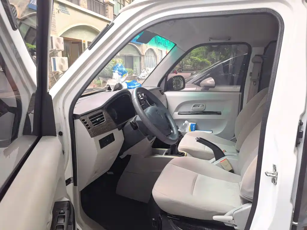 Jinbei New Hiace X30L 2025 2023 1.5L Super Comfort Van 2/5-seater Non-AC Version SWC15M