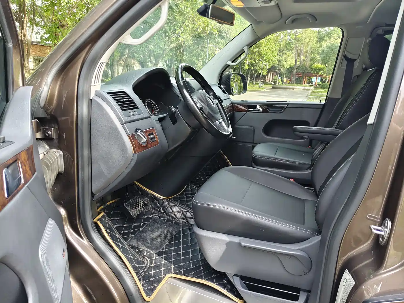 Volkswagen Multivan 2012 2.0TSI 2WD Luxury Edition фото 14