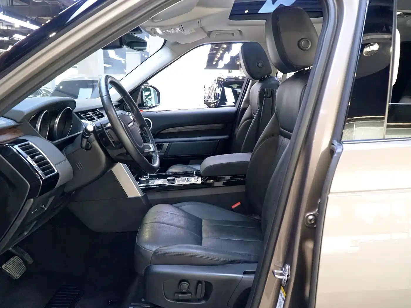 Land Rover Discovery 2017 3.0 SC V6 HSE фото 8