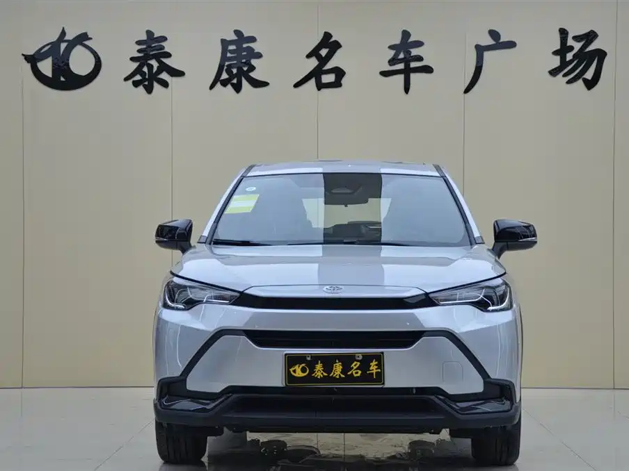 Photo 2 - Toyota Frontlander