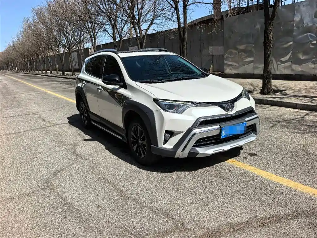 Toyota RAV4 Rongfang 2019 2.0L CVT 2WD Trend X Limited Edition China V фото 3