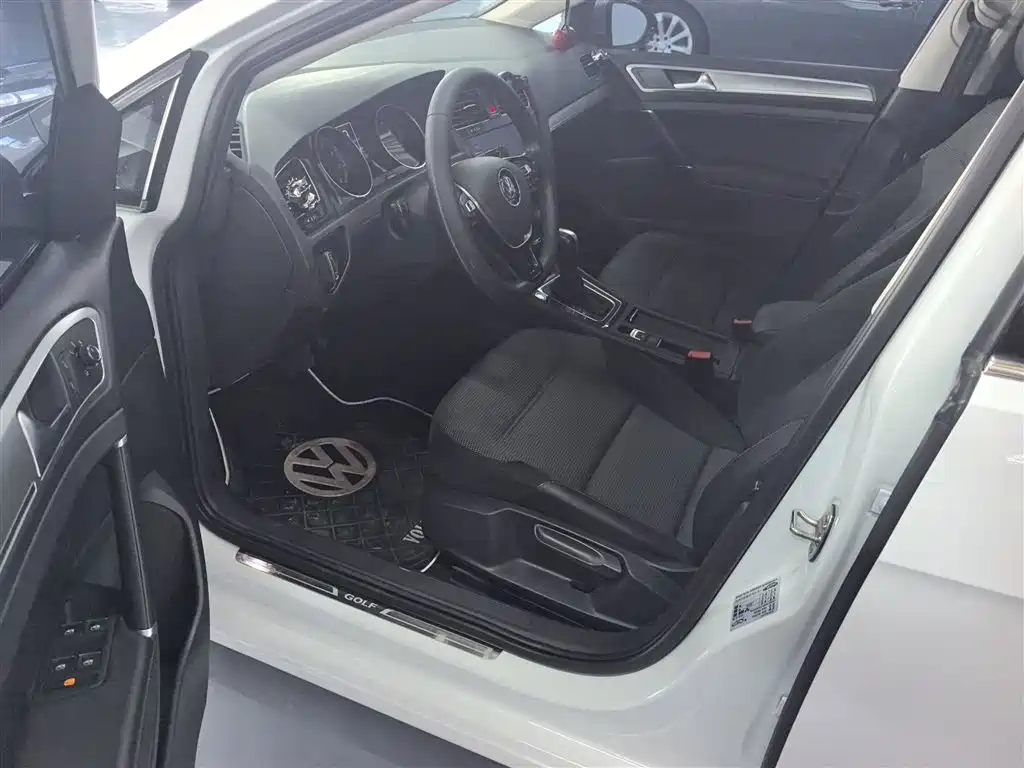 Volkswagen Golf 2020 Beloved Edition 280TSI DSG Comfort фото 14