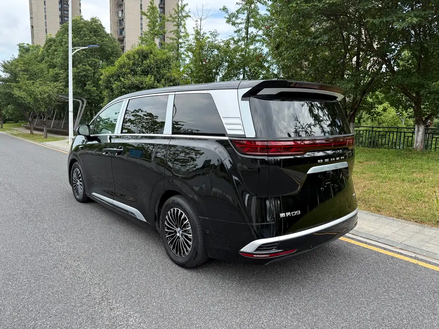 Denza D9 2026 2025 EV Smart Drive Edition 600 AWD Luxury