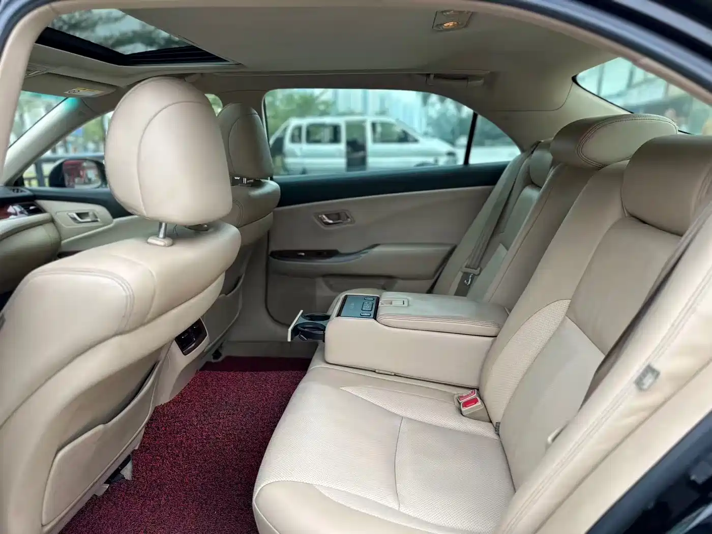 Toyota Crown 2012 2.5L Royal Leather Edition фото 6