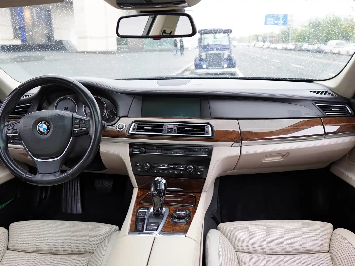 BMW 7 Series 2010 760Li фото 6