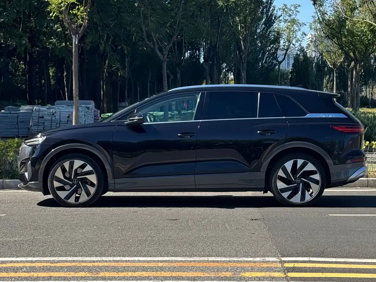 Фото 3 - Audi Q5 e-tron