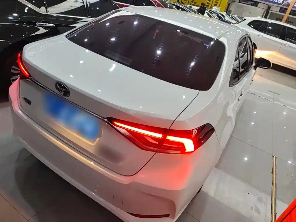 Toyota Corolla 2021 Hybrid 1.8L E-CVT Elite Edition фото 23