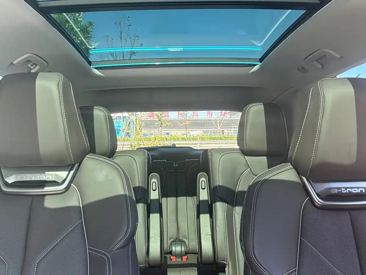 Фото 31 - Audi Q5 e-tron