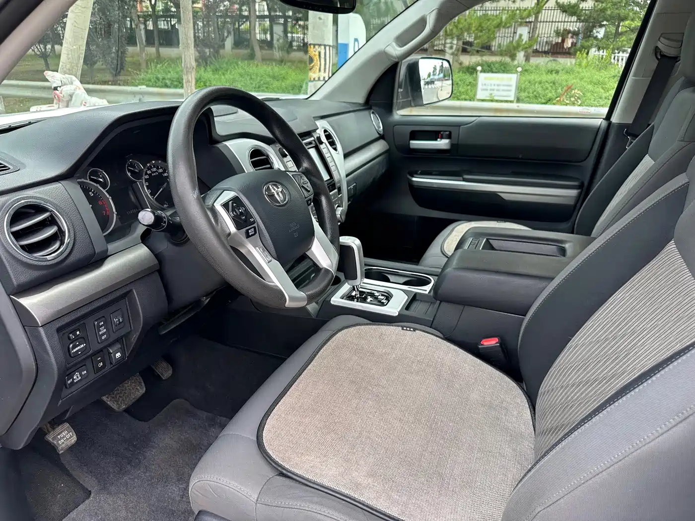 Toyota Tundra 2014 5.7L 1794 Edition фото 13