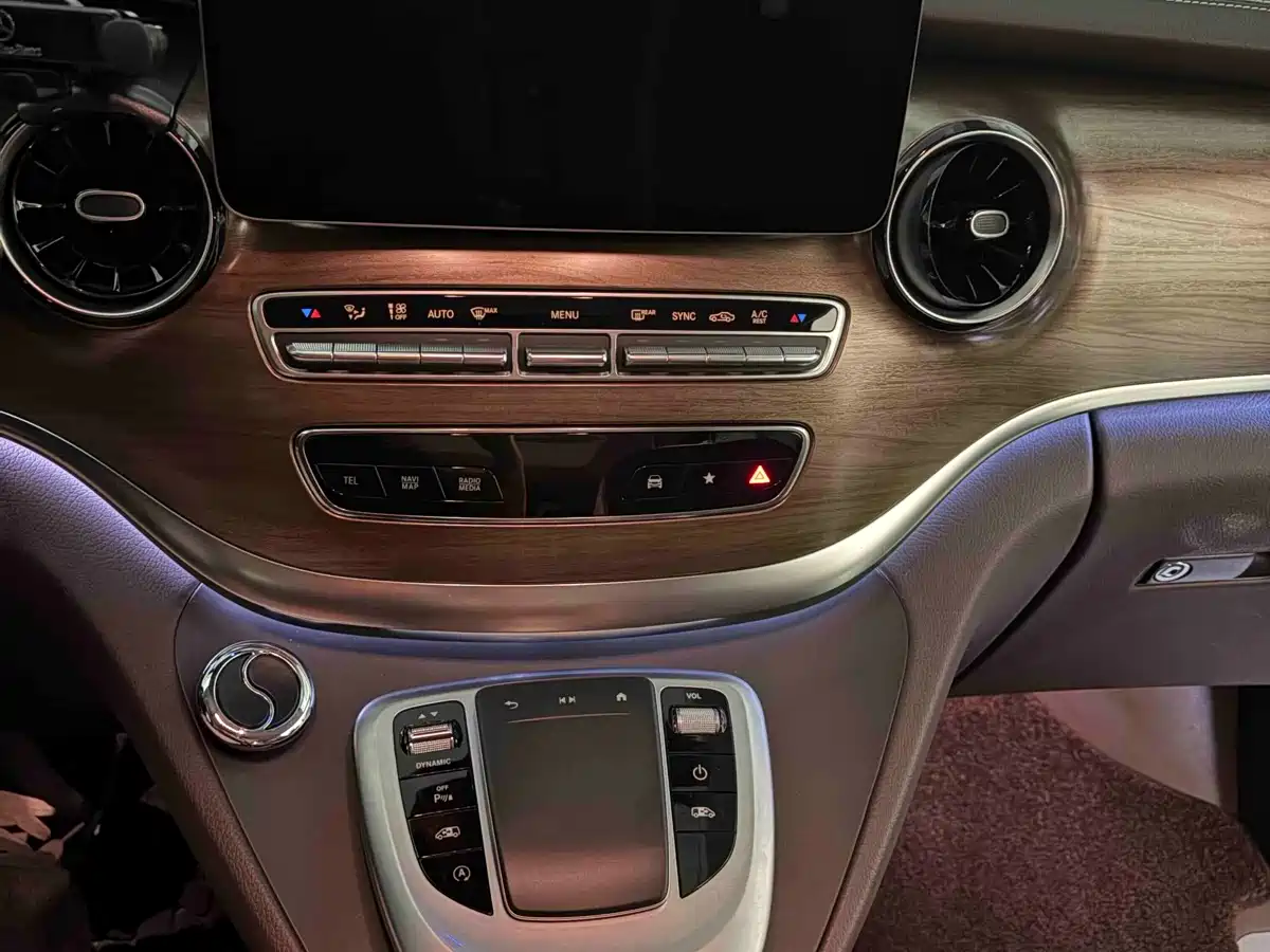Mercedes-Benz V-Class 2022 V 260 L Long Wheelbase Prestige Edition фото 10