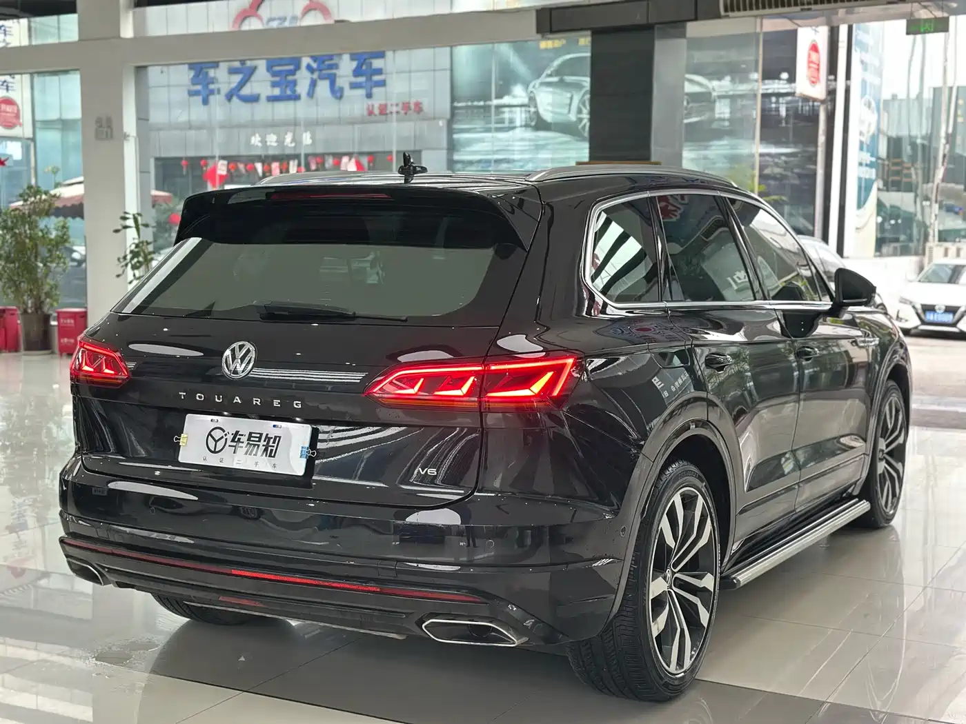 VOLKSWAGEN TOUAREG
