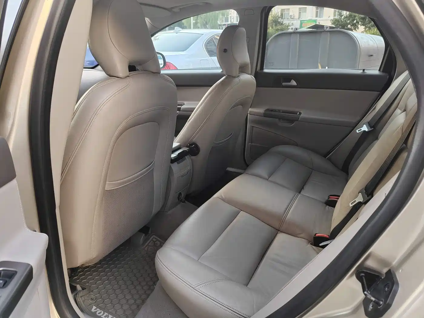 Фото 7 - Volvo S40