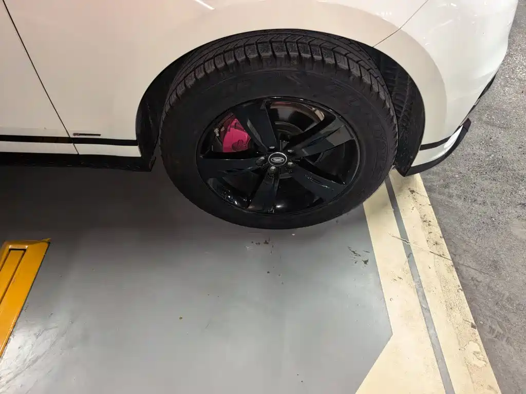 Фото 9 - Land Rover Range Rover Velar