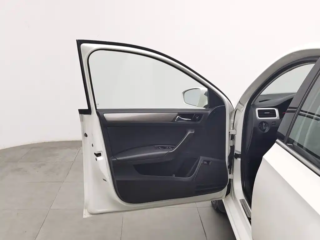 صورة 8 - Volkswagen Santana