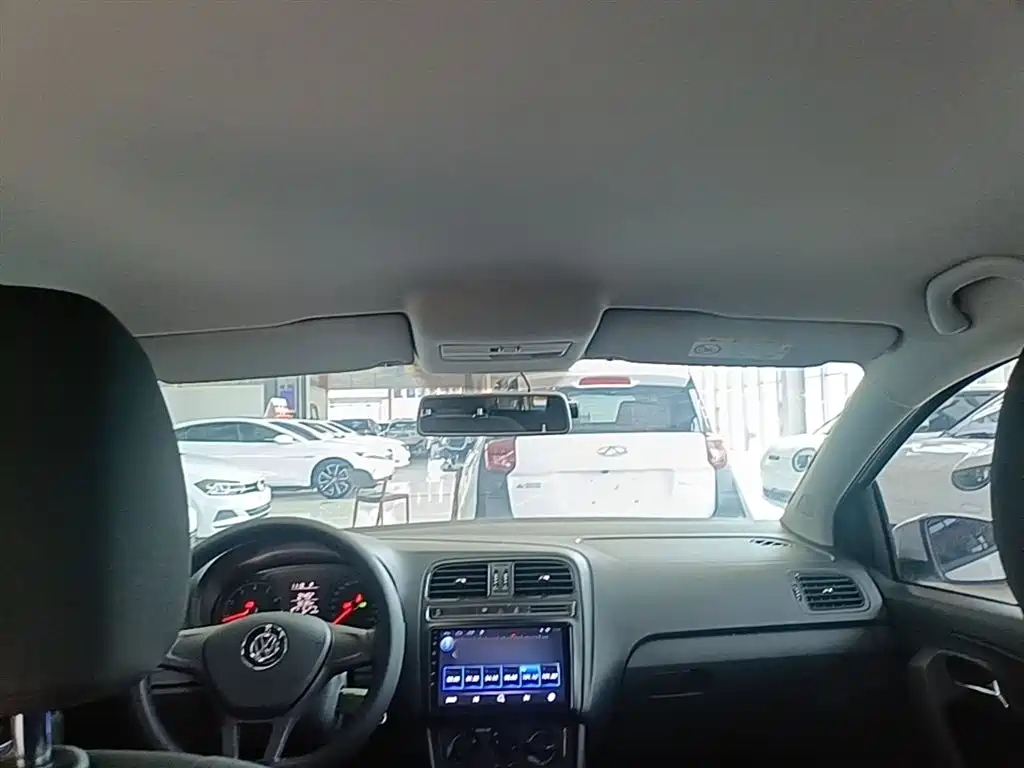 Volkswagen Polo 2018 1.5L Auto Safe Drive фото 18