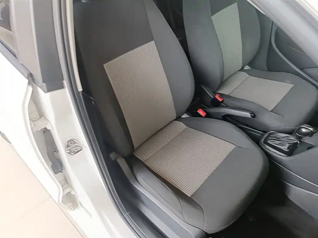 Volkswagen Polo 2018 1.5L Auto Safe Drive фото 25