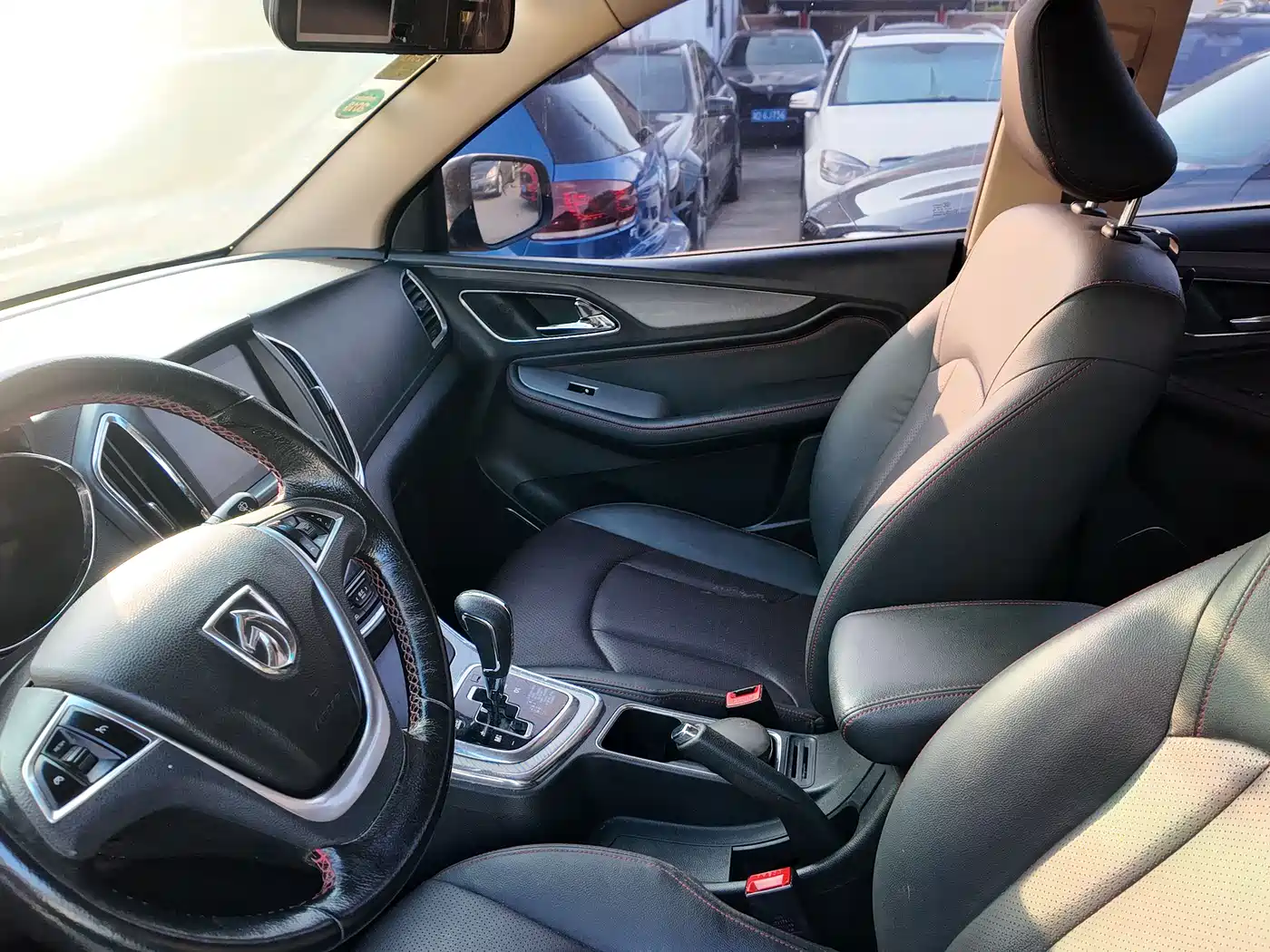 Baojun 560 2016 2016 1.8L iAMT Luxury