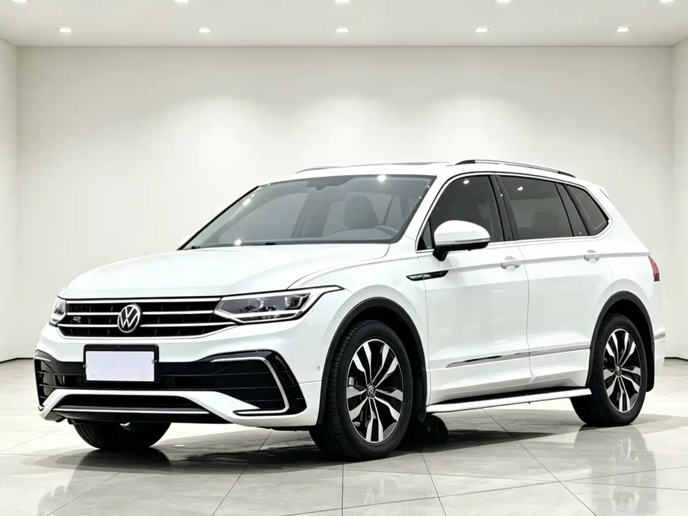 Volkswagen Tiguan L 2024 330TSI Automatic 2WD R-Line Premium Enjoyment Edition фото 3