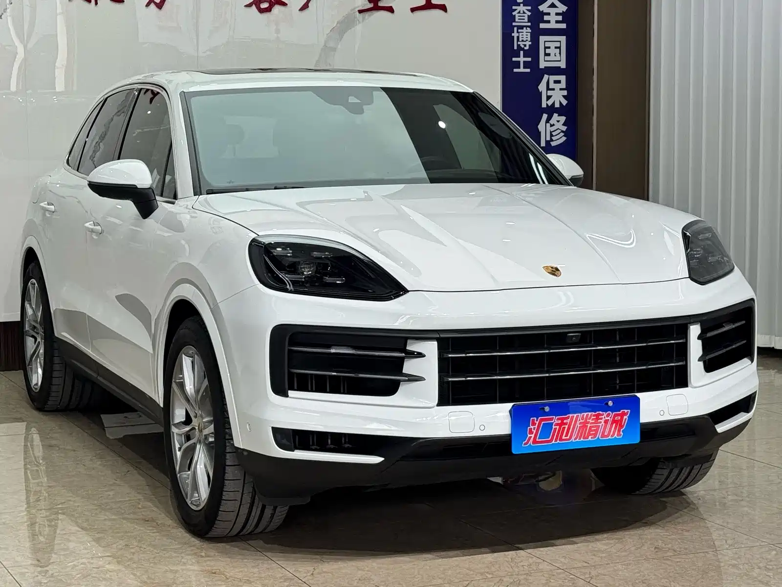 Photo 3 - Porsche Cayenne