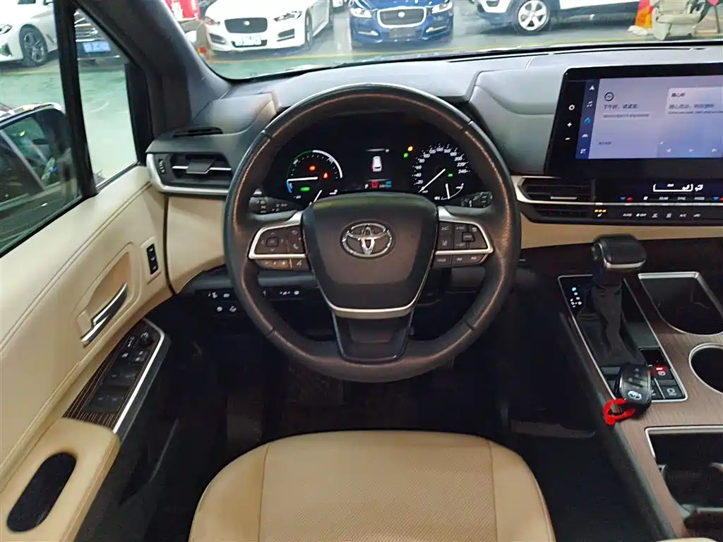 Toyota Granvia 2023 2.5L Hybrid Prestige Welfare PLUS Edition фото 3