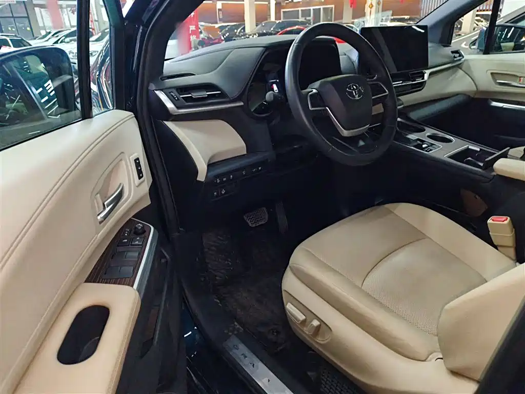 Toyota Granvia 2023 2.5L Hybrid Prestige Welfare PLUS Edition фото 13