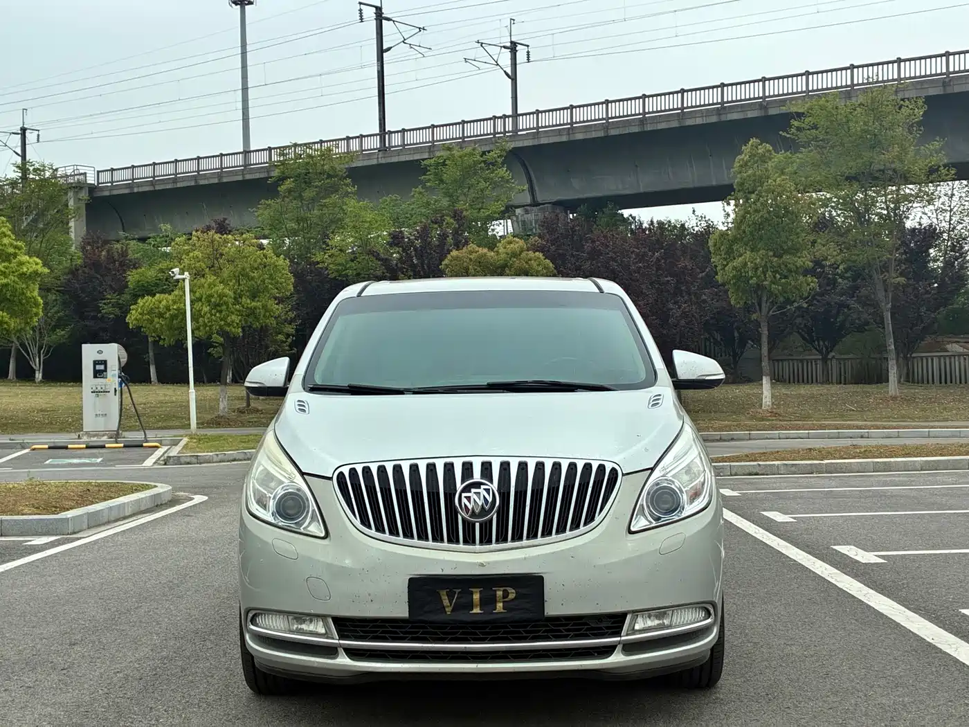 Buick GL8 2011 3.0L GT Luxury Business Elegance Edition фото 2