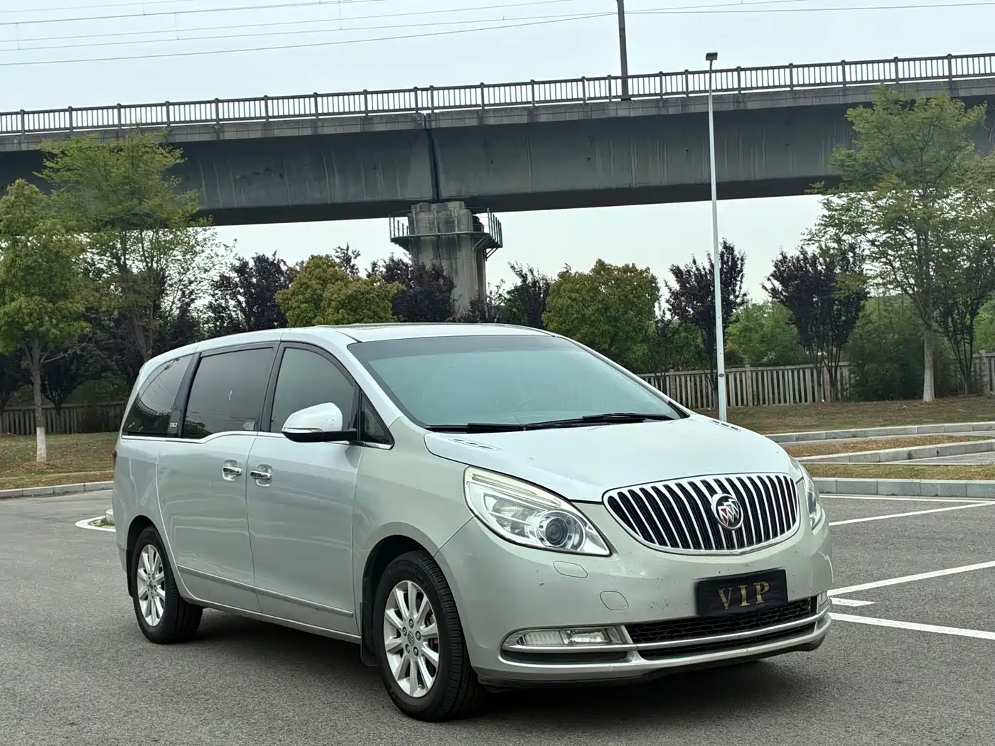 Buick GL8 2011 3.0L GT Luxury Business Elegance Edition фото 3
