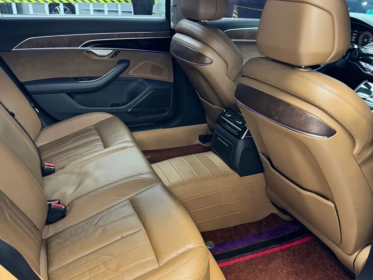 Фото 8 - Audi A8